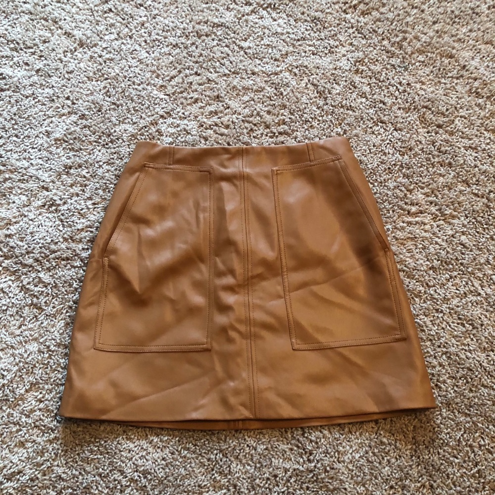 Brown faux leather skirt with pockets!
